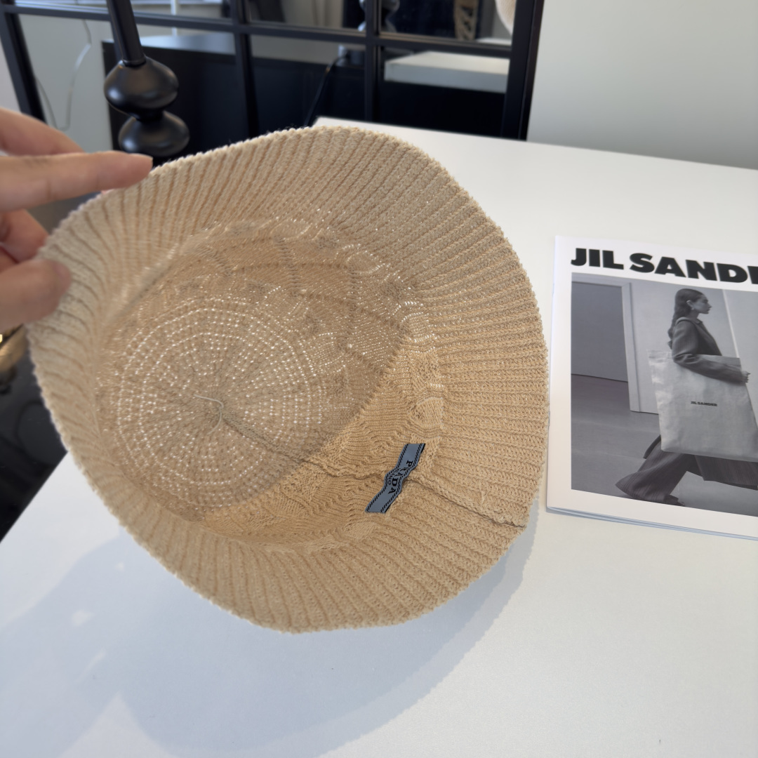 P普拉达新款小清新渔夫帽，轻盈百搭～