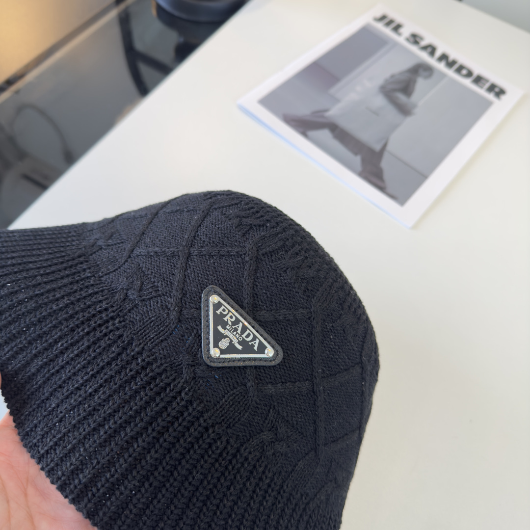 P普拉达新款小清新渔夫帽，轻盈百搭～