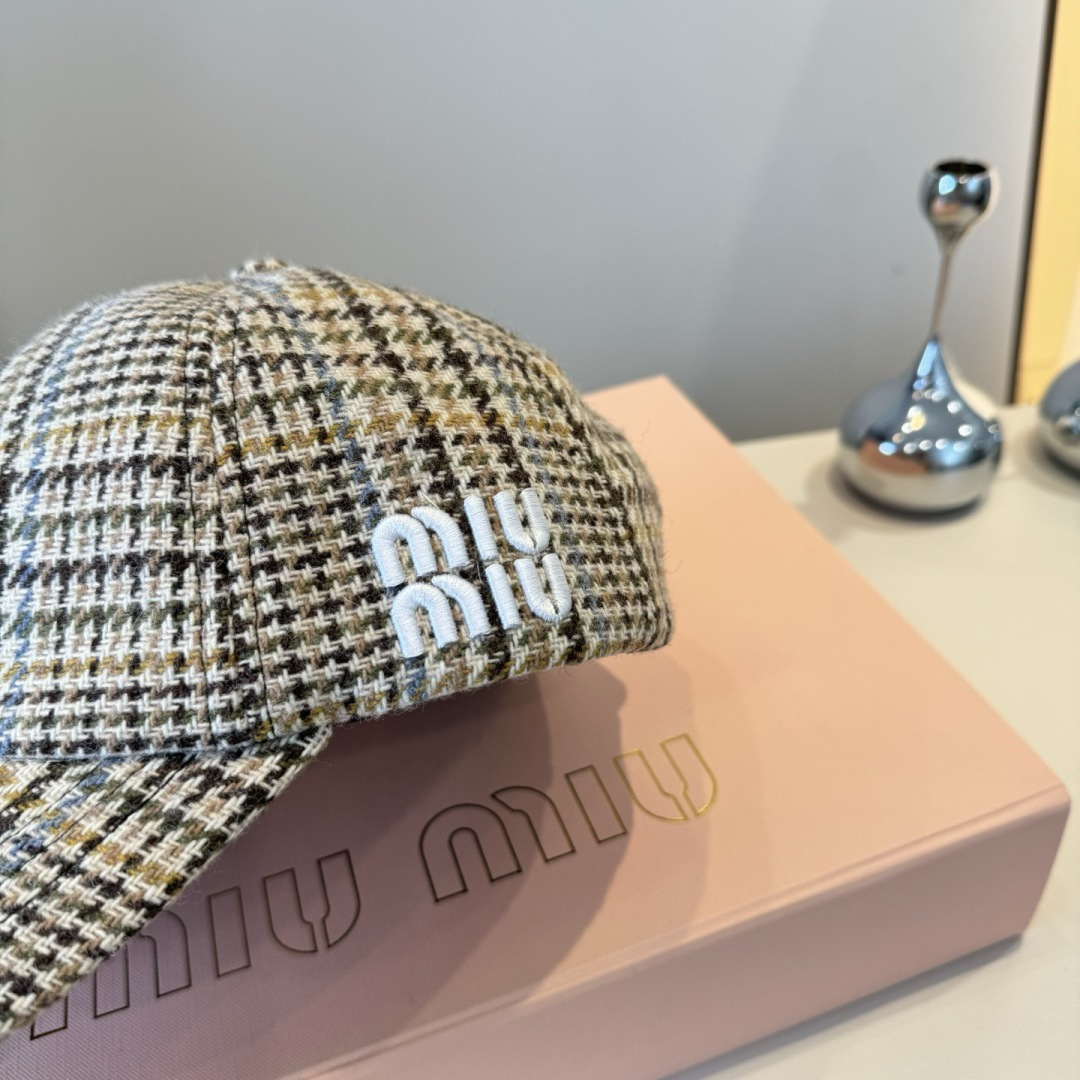 Miu Miu miumiu缪缪秋冬新款羊毛鸭舌帽，格纹棒球帽，头围57cm