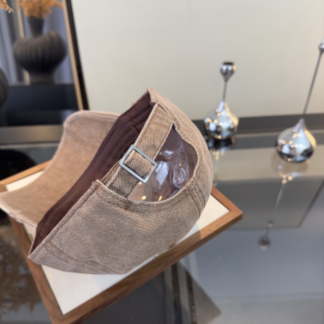 P克罗心新款鸭舌帽，时尚百搭，头围57cm