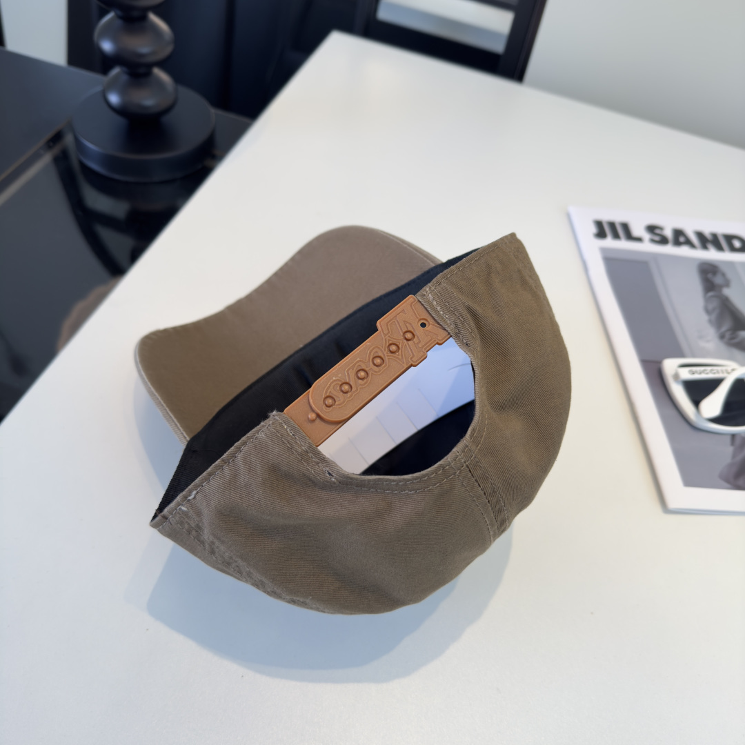 PLv路易斯新款棒球帽，男女同款 ！！