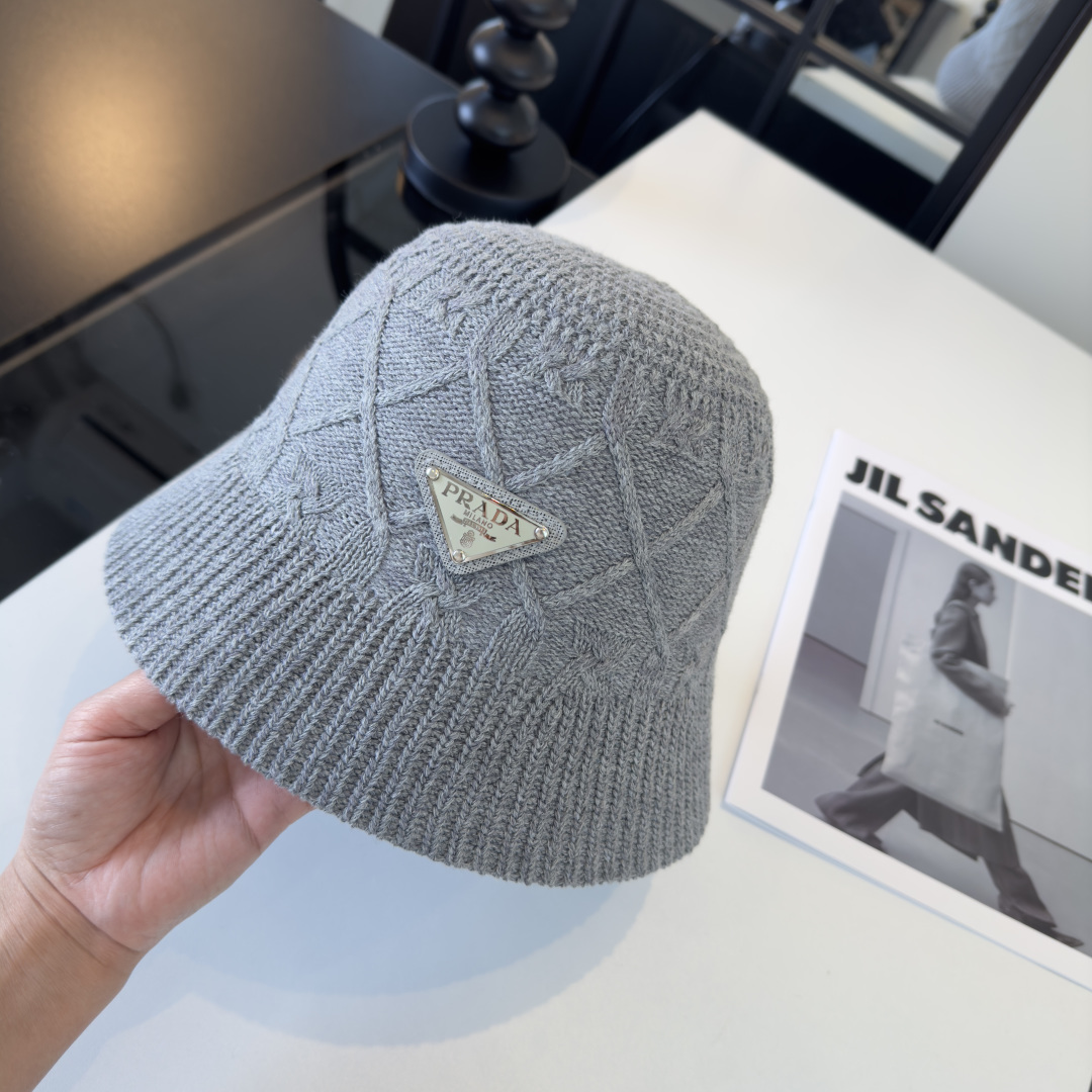 P普拉达新款小清新渔夫帽，轻盈百搭～