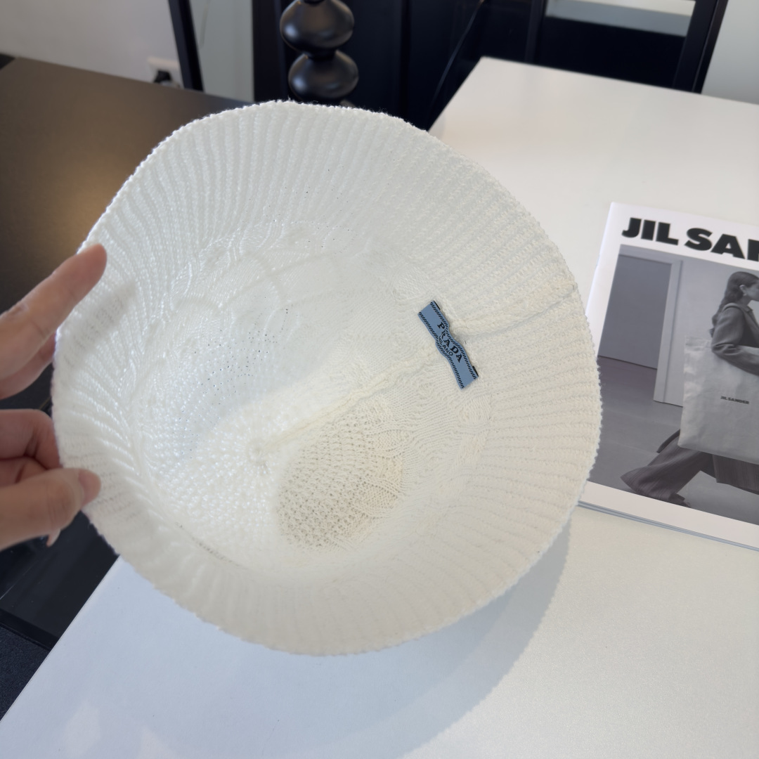 P普拉达新款小清新渔夫帽，轻盈百搭～