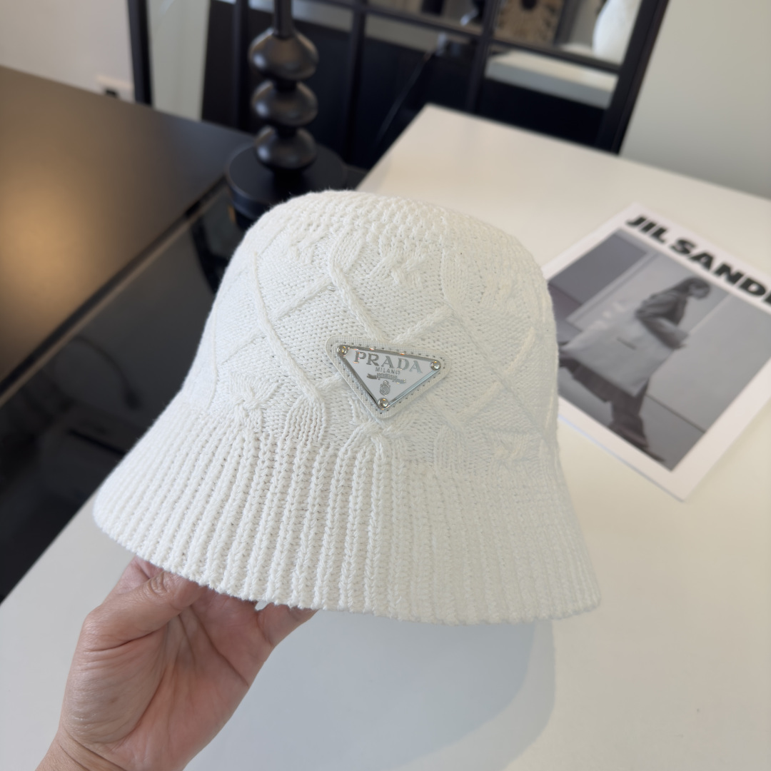 P普拉达新款小清新渔夫帽，轻盈百搭～