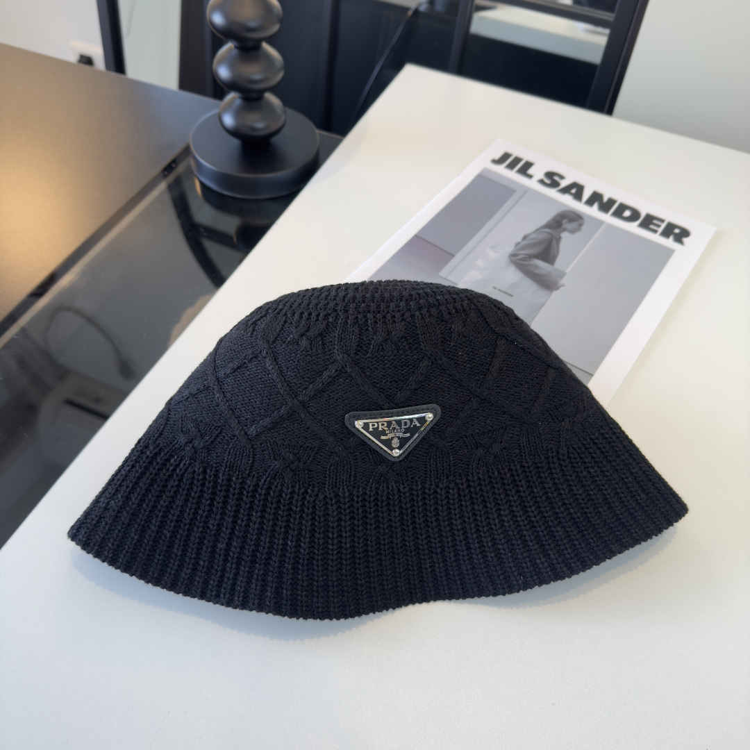 P普拉达新款小清新渔夫帽，轻盈百搭～