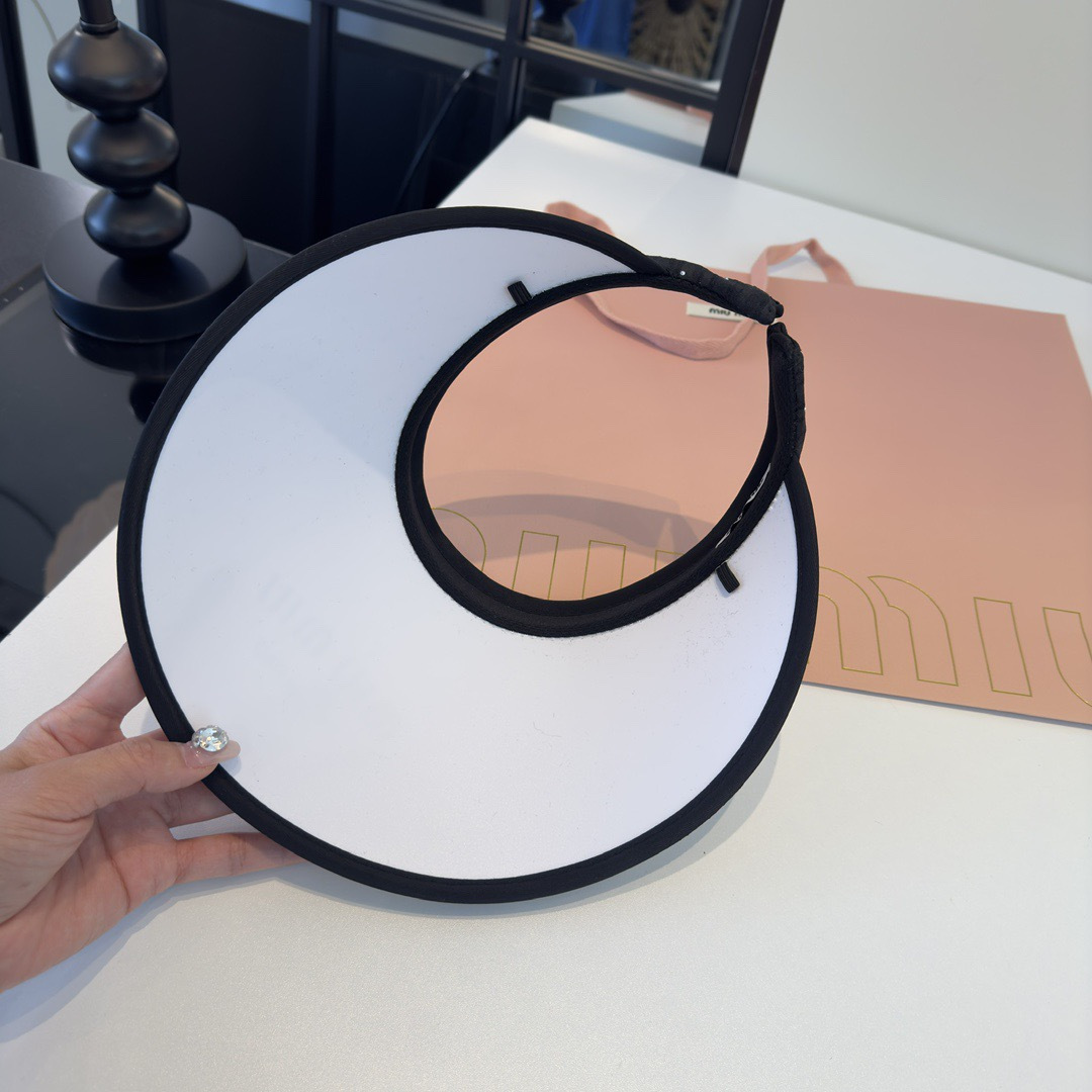 Pmiumiu缪缪新款遮阳空顶帽，头围57cm