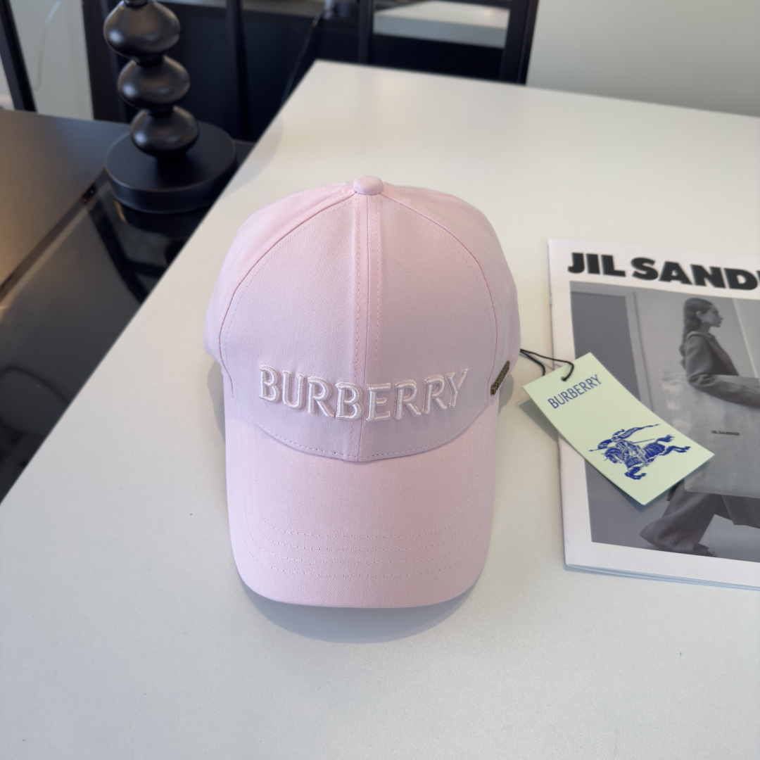 Burberry 巴宝莉新款遮阳鸭舌帽，轻盈百搭