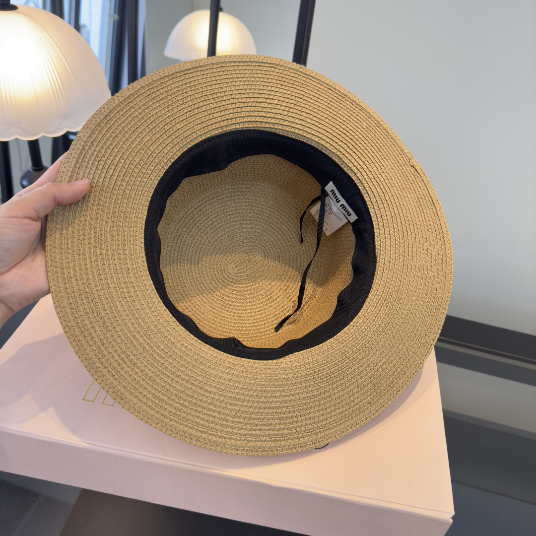 Pmiumiu缪缪新款平顶草帽，夏季出游沙滩必备～