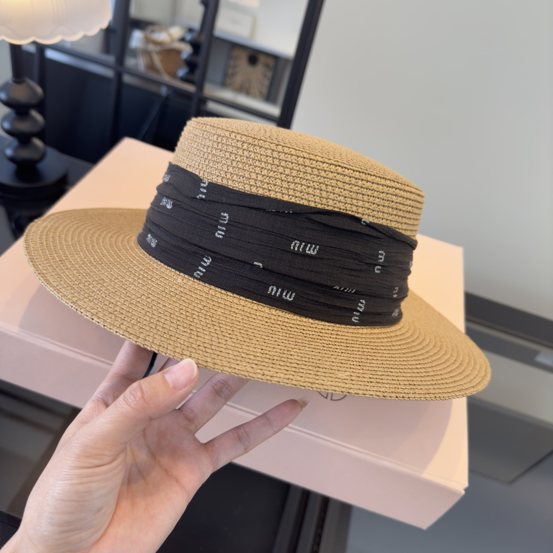 Pmiumiu缪缪新款平顶草帽，夏季出游沙滩必备～