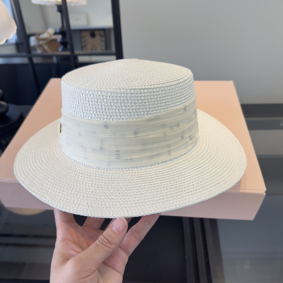 Pmiumiu缪缪新款平顶草帽，夏季出游沙滩必备～