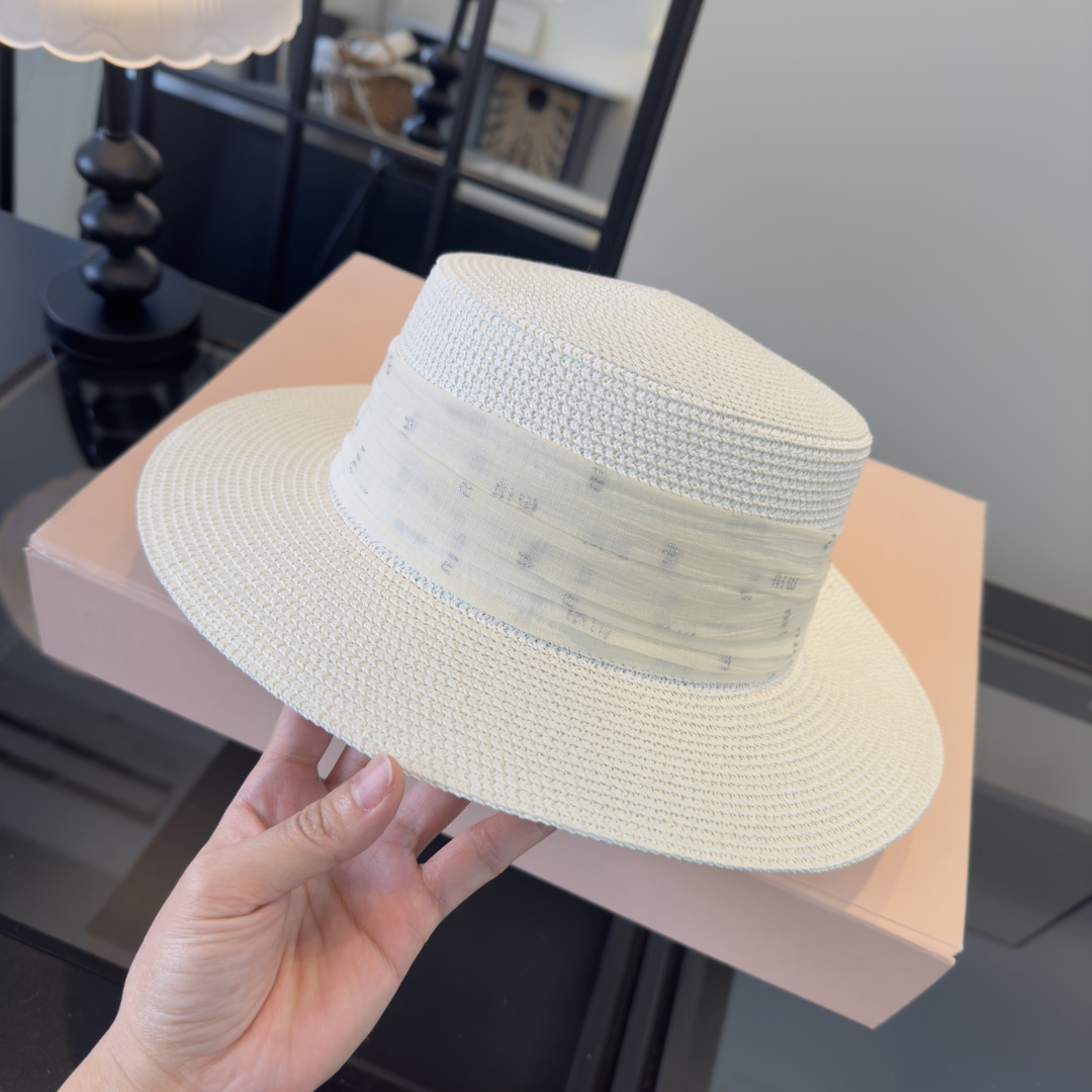 Pmiumiu缪缪新款平顶草帽，夏季出游沙滩必备～