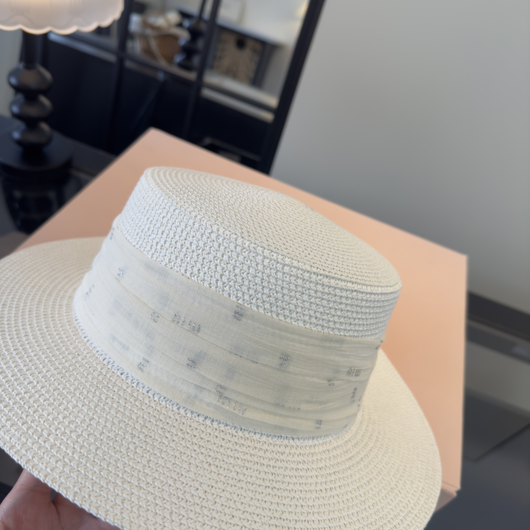 Pmiumiu缪缪新款平顶草帽，夏季出游沙滩必备～