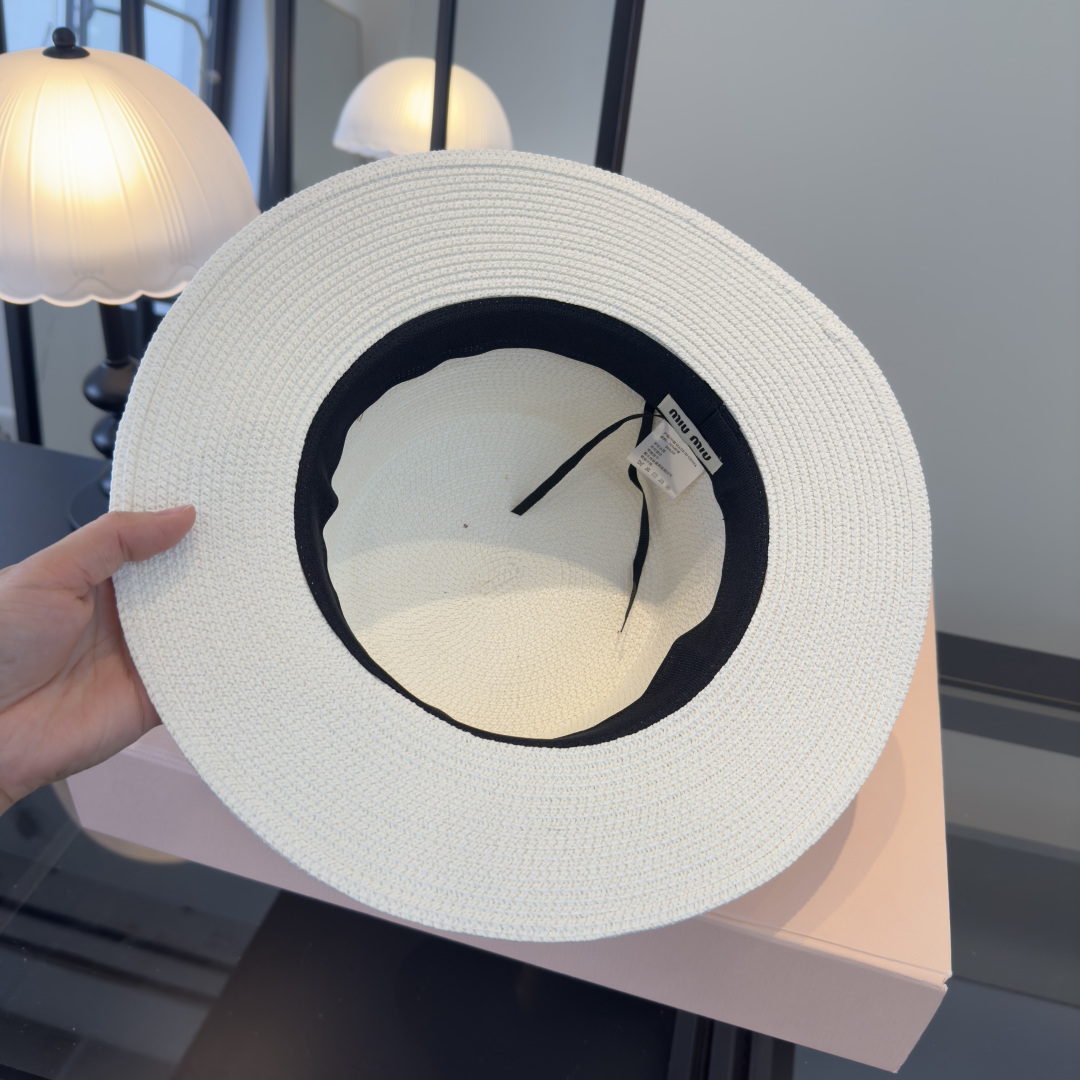 Pmiumiu缪缪新款平顶草帽，夏季出游沙滩必备～