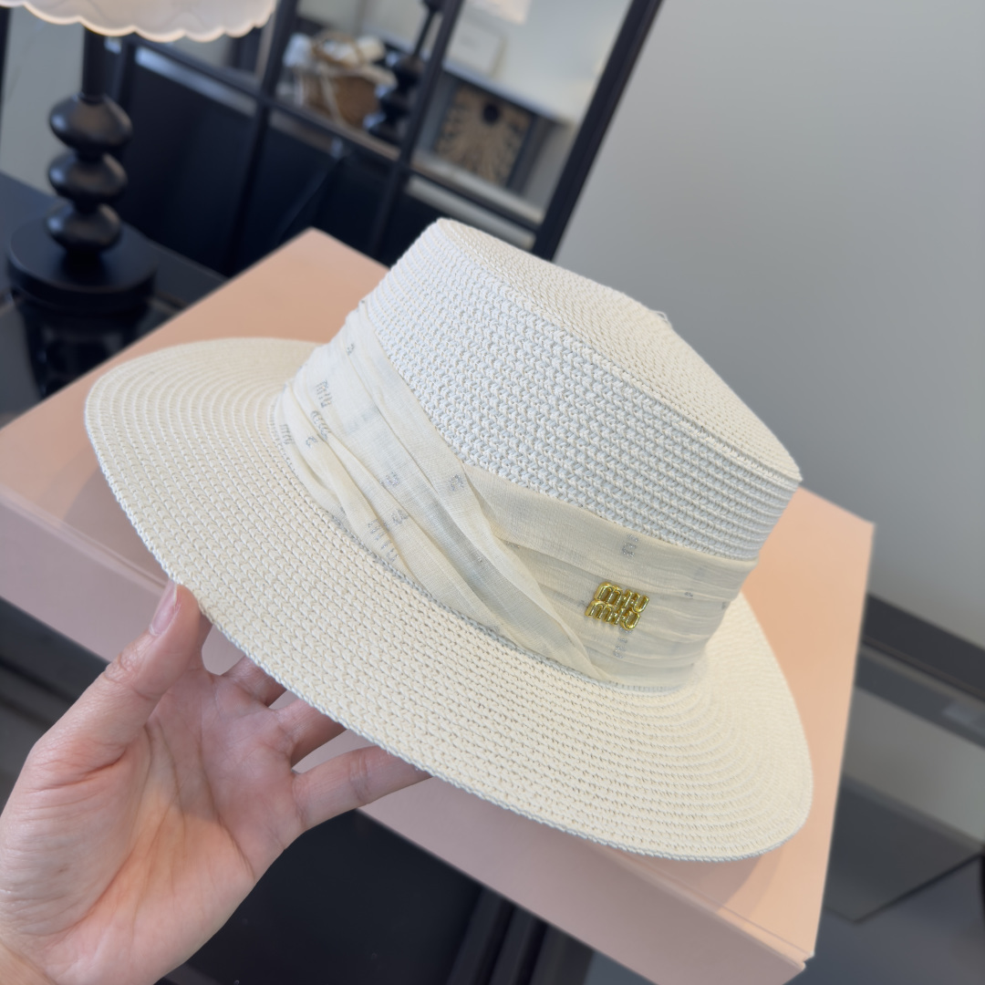 Pmiumiu缪缪新款平顶草帽，夏季出游沙滩必备～