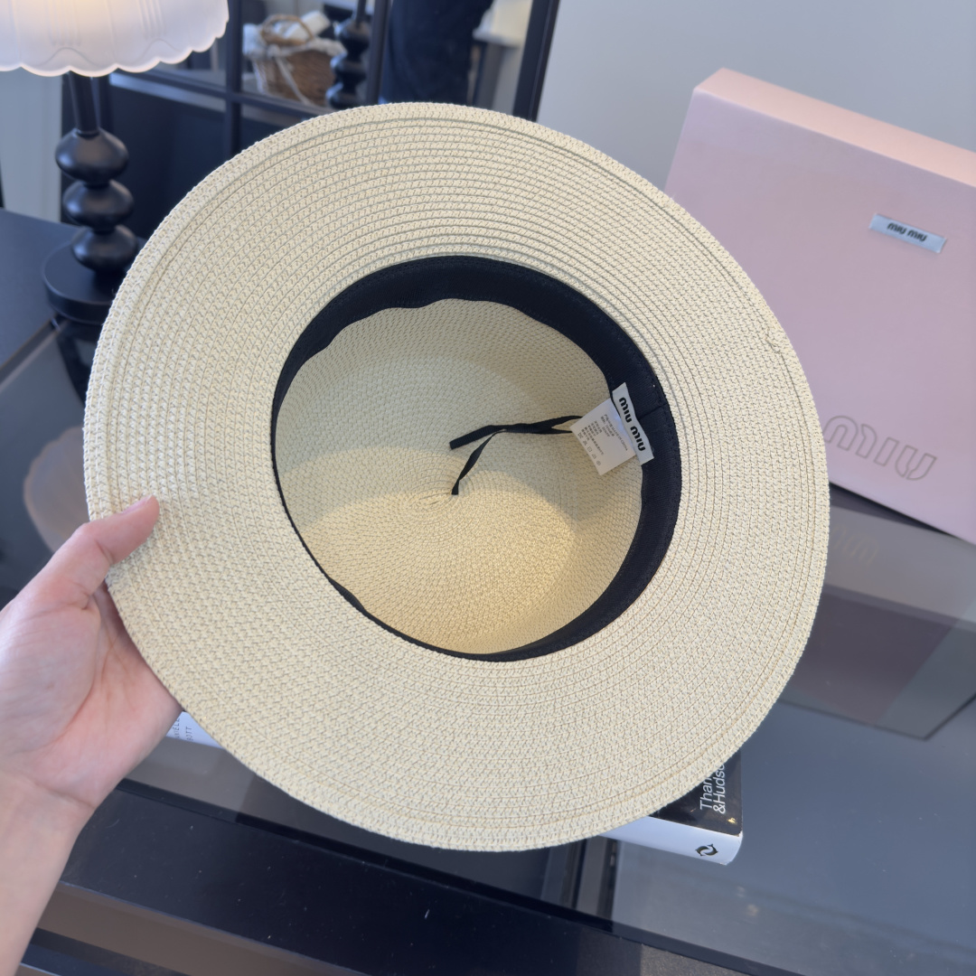 Pmiumiu缪缪新款平顶草帽，夏季出游沙滩必备～