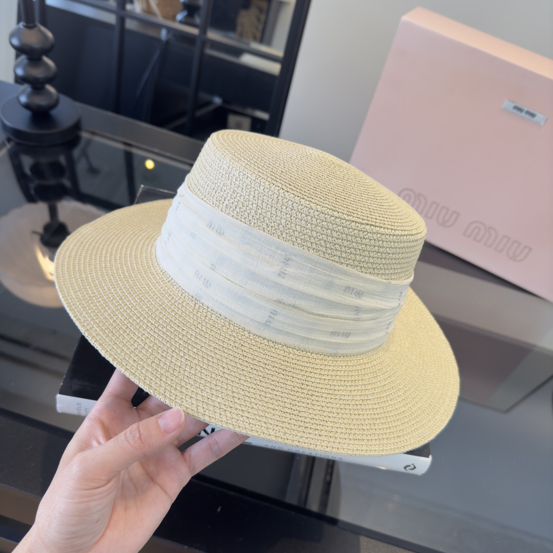 Pmiumiu缪缪新款平顶草帽，夏季出游沙滩必备～
