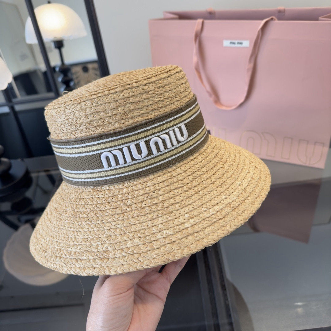 Miu Miu miumiu缪缪拉菲草帽，纯手工钩织供不应求，卖一个少一个，头围57cm