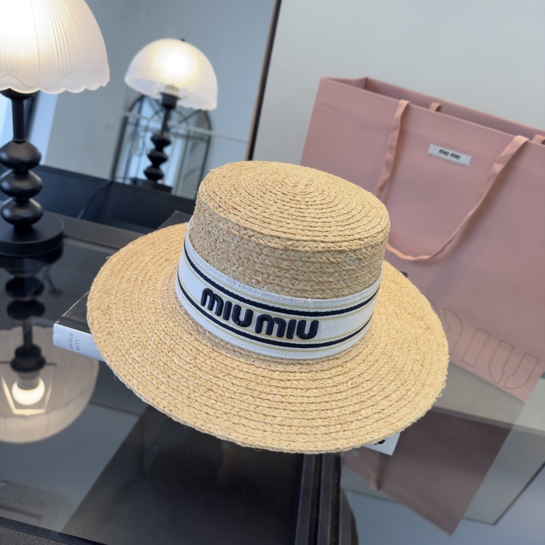 Miu Miu 缪缪miumiu拉菲草平顶帽， 新款，且买且珍惜，卖一个少一个，头围可以调节 细节待上