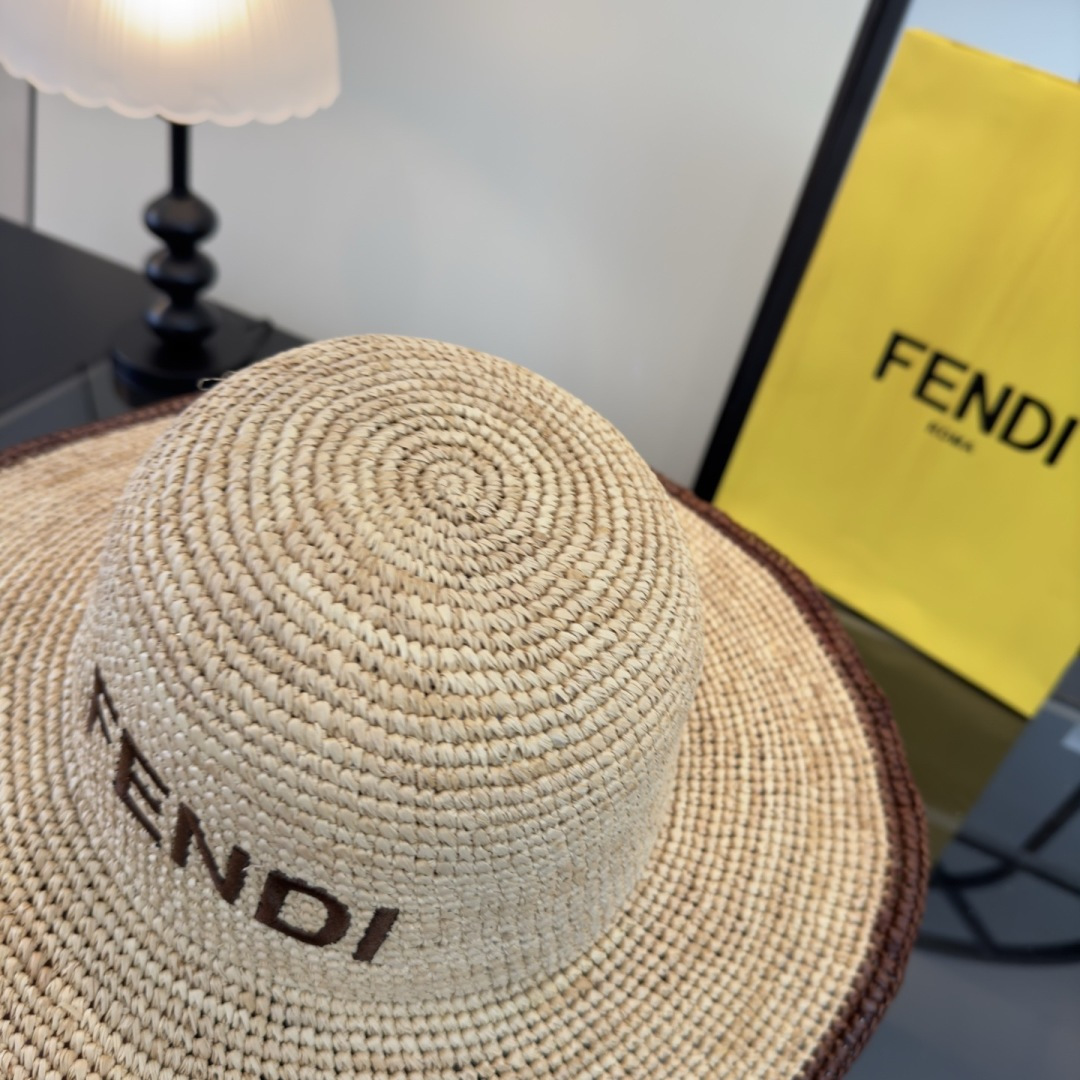 Fendi FD芬迪新款拉菲草帽，纯手工钩织， 打造，头围57cm