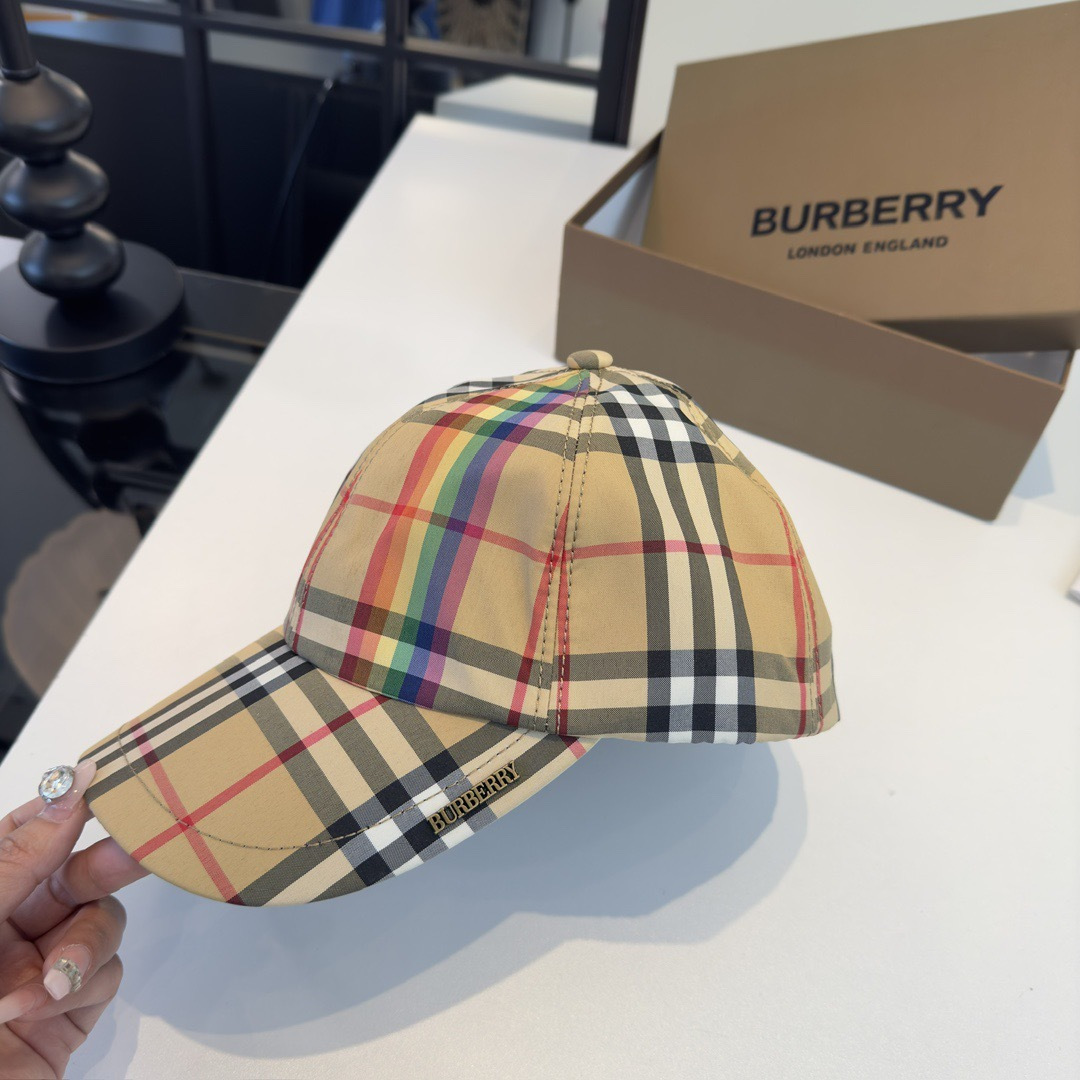Burberry 巴宝莉新款遮阳鸭舌帽，高级定制