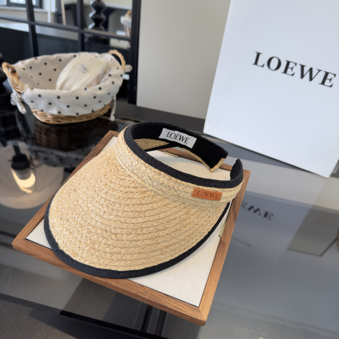 Loewe 罗意威新款草编空顶遮阳帽 ，夏日