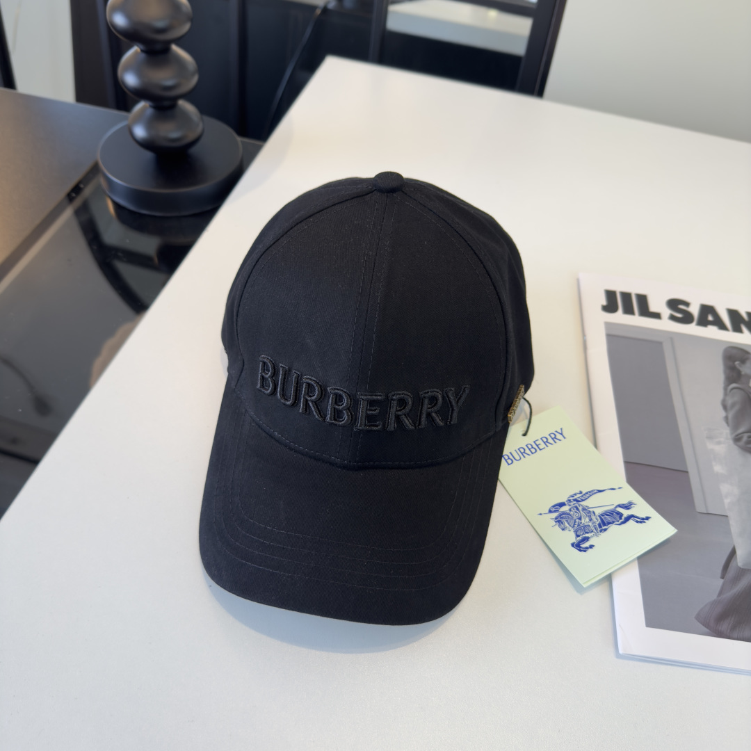 Burberry 巴宝莉新款遮阳鸭舌帽，轻盈百搭