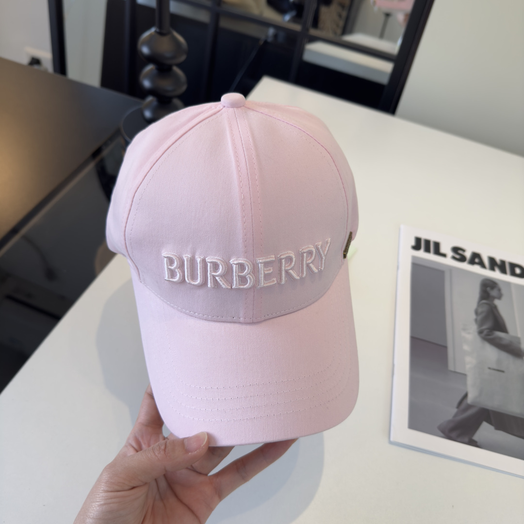 Burberry 巴宝莉新款遮阳鸭舌帽，轻盈百搭