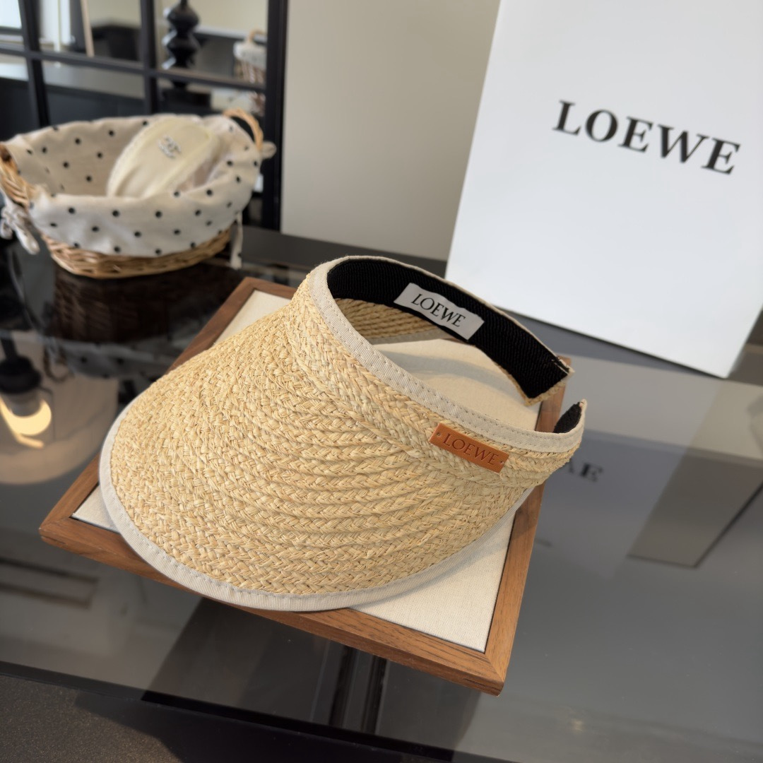 Loewe 罗意威新款草编空顶遮阳帽 ，夏日