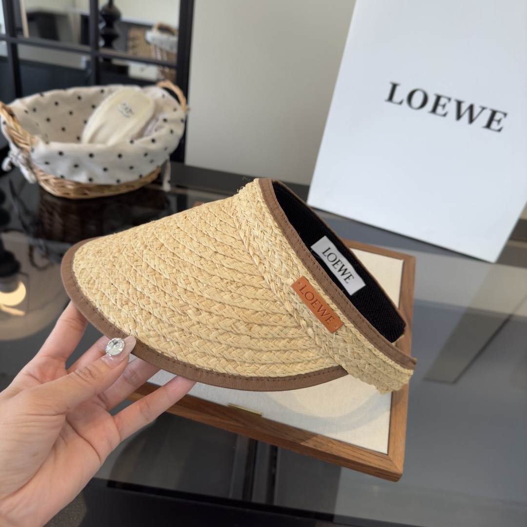 Loewe 罗意威新款草编空顶遮阳帽 ，夏日