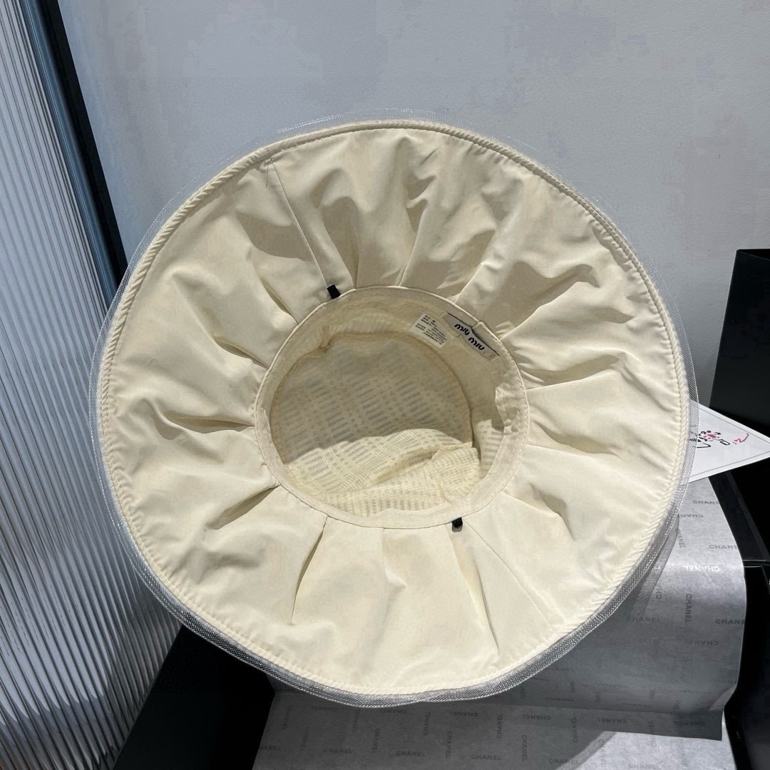 Miu Miu miumiu缪缪新款渔夫帽，百褶边设计，可折叠，遮阳效果非常好，头围57cm