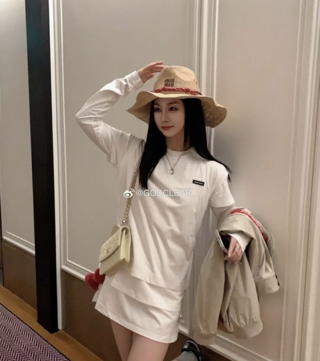 Miu Miu 缪缪miumiu 款拉菲草礼帽，2025新款遮阳帽，纯手工钩织，重工打造，头围57cm
