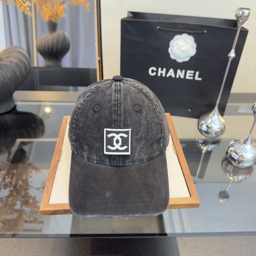 Chanel Chanel香奈儿新款鸭舌帽，头围57cm
