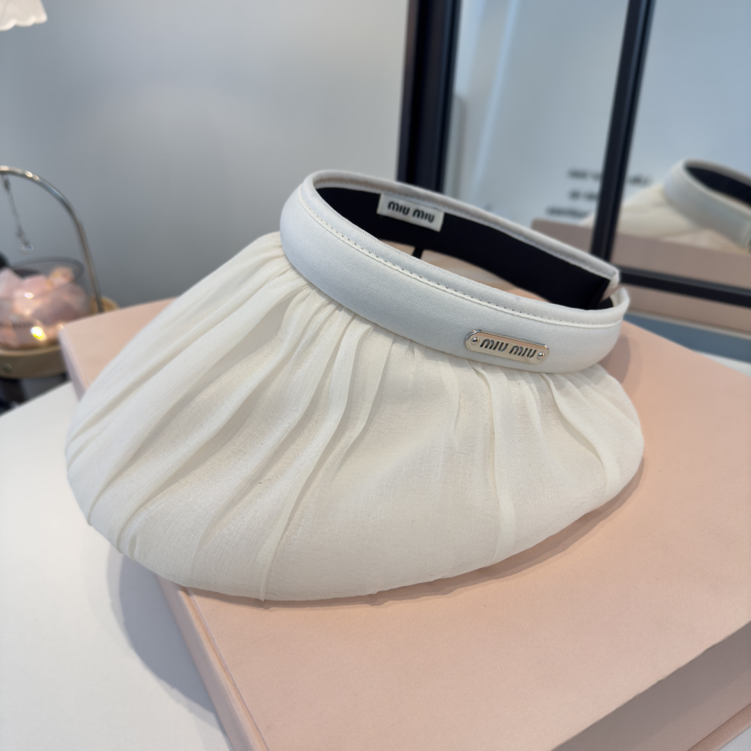 P miumiu缪缪新款遮阳空顶帽，头围57cm