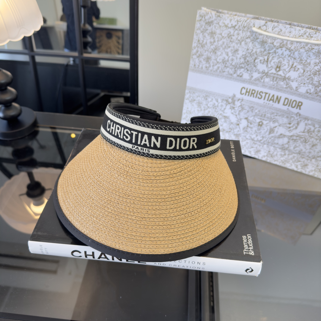 Dior Dior迪奥新款草编空顶遮阳帽 ，夏日