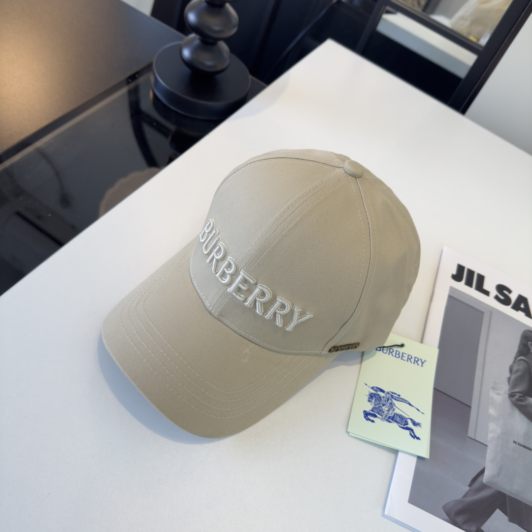Burberry 巴宝莉新款遮阳鸭舌帽，轻盈百搭