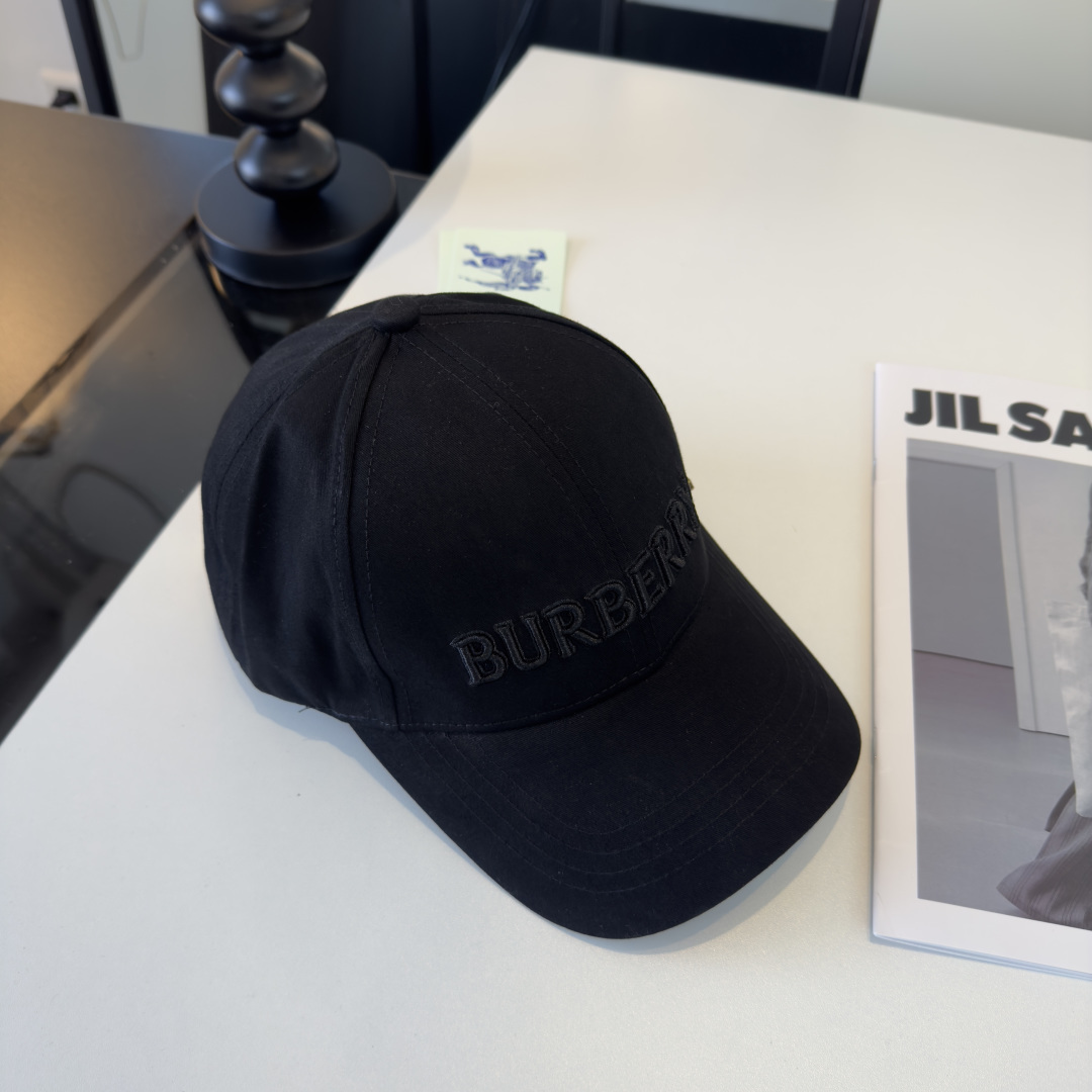 Burberry 巴宝莉新款遮阳鸭舌帽，轻盈百搭
