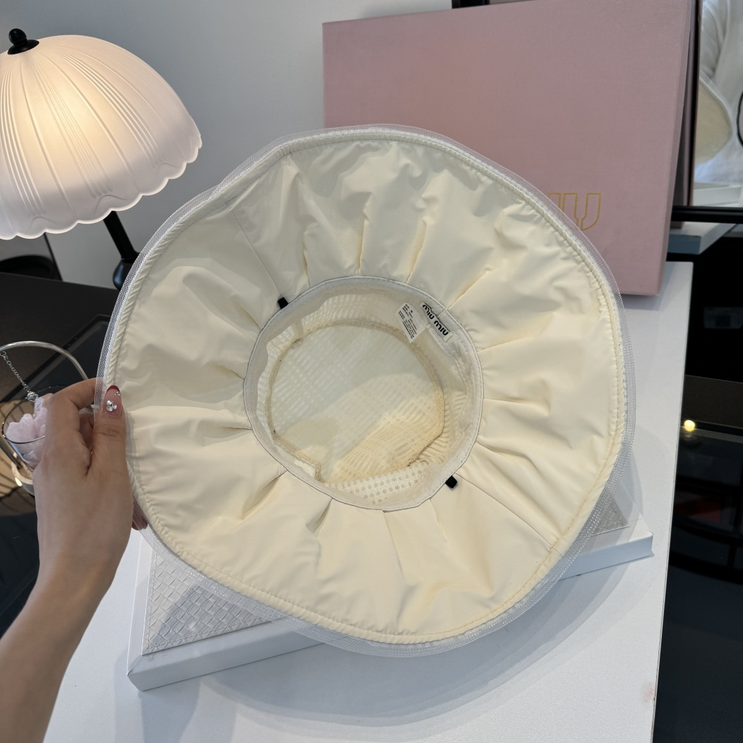Pmiumiu缪缪新款渔夫帽，百褶边设计，可折叠，遮阳效果非常好，头围57cm