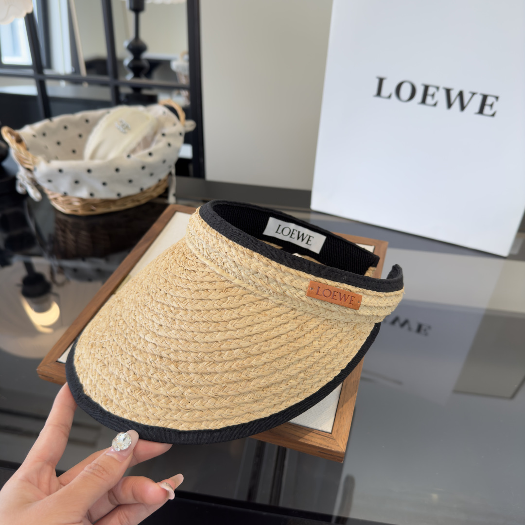 Loewe 罗意威新款草编空顶遮阳帽 ，夏日