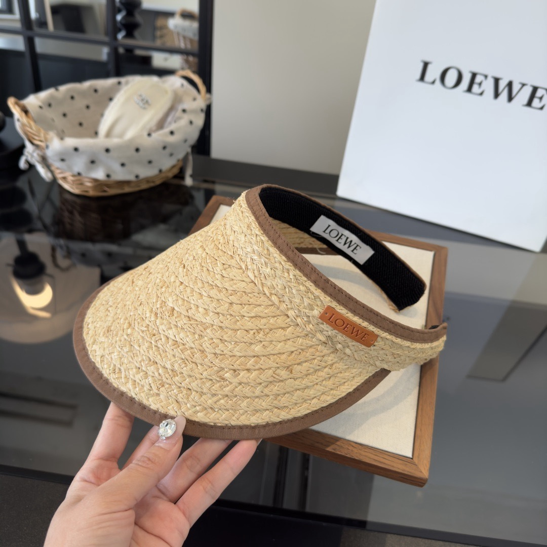 Loewe 罗意威新款草编空顶遮阳帽 ，夏日