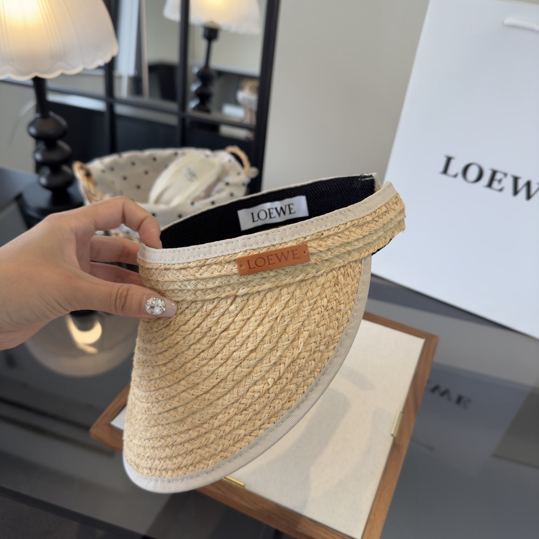 Loewe 罗意威新款草编空顶遮阳帽 ，夏日