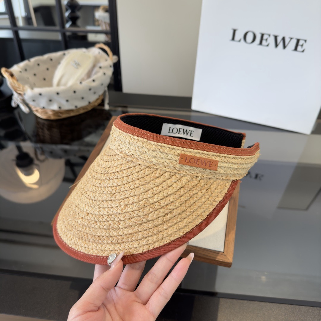 Loewe 罗意威新款草编空顶遮阳帽 ，夏日