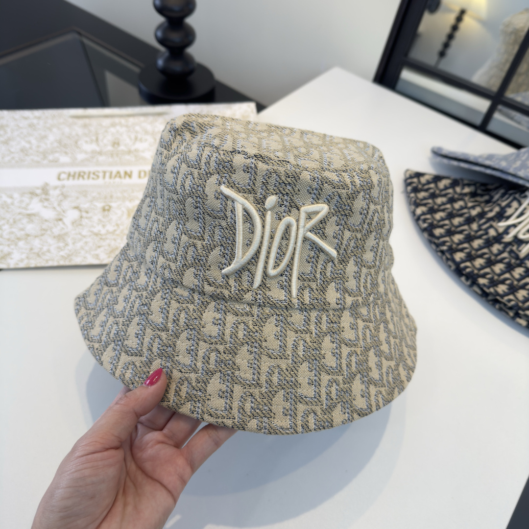Dior Dior迪奥新款遮阳渔夫帽，轻盈百搭