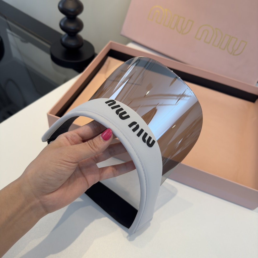 Miu Miu 缪缪miumiu新款空顶遮阳帽，可调节