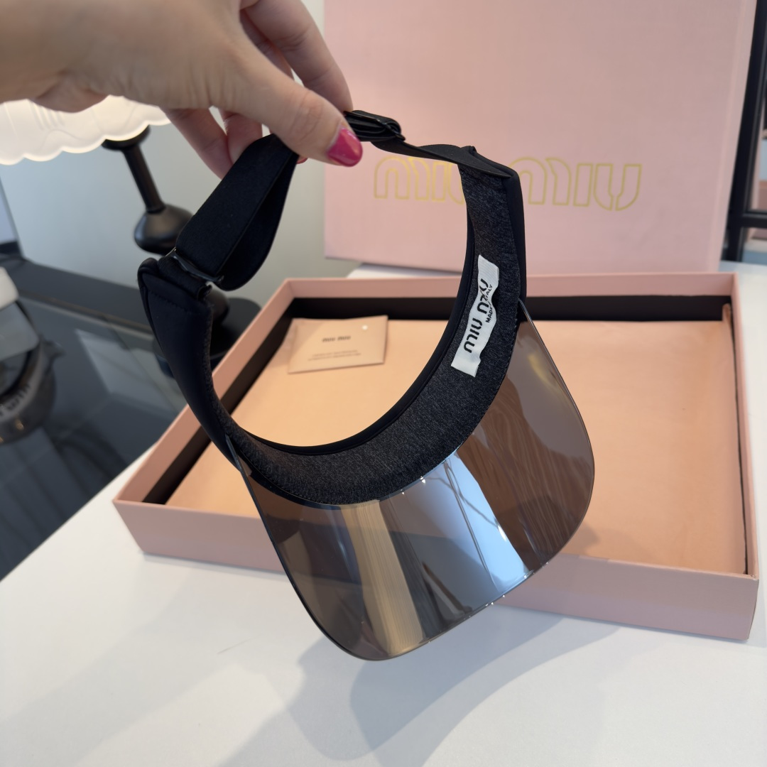 Miu Miu 缪缪miumiu新款空顶遮阳帽，可调节