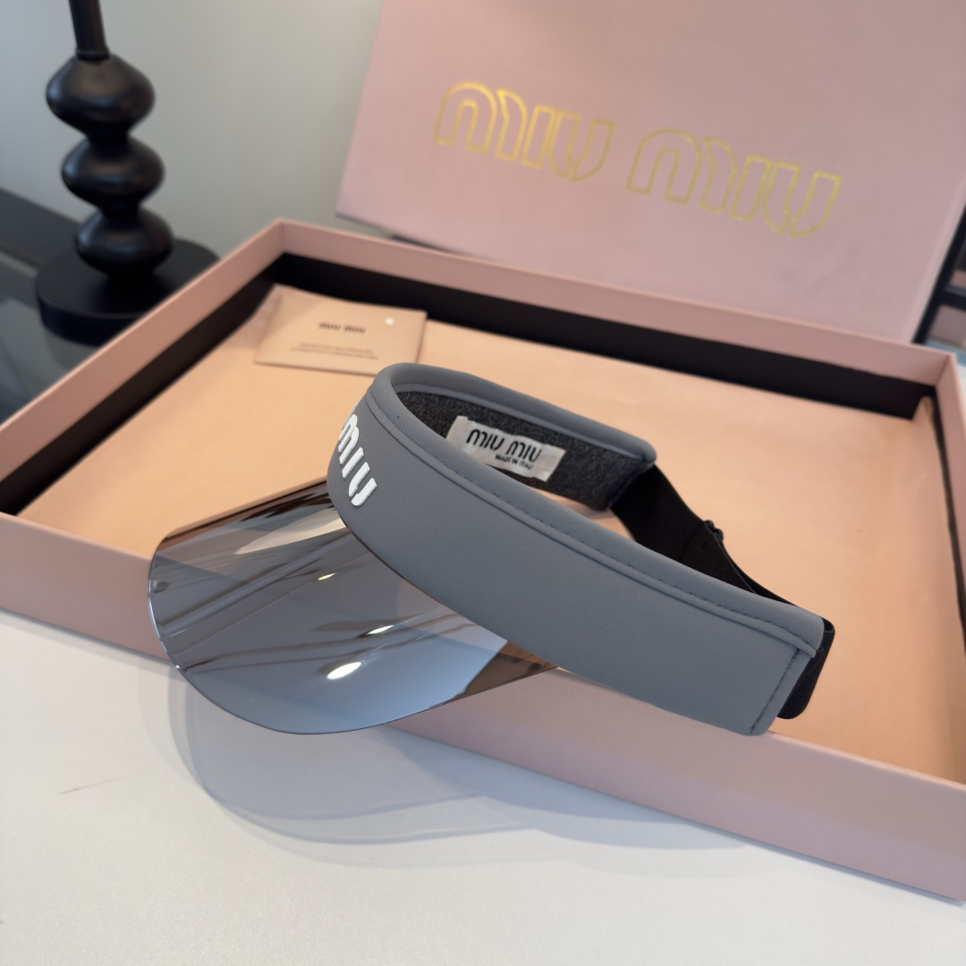 Miu Miu 缪缪miumiu新款空顶遮阳帽，可调节