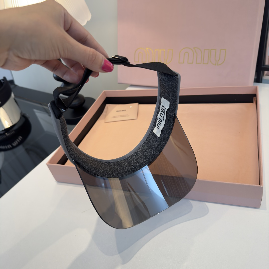 Miu Miu 缪缪miumiu新款空顶遮阳帽，可调节