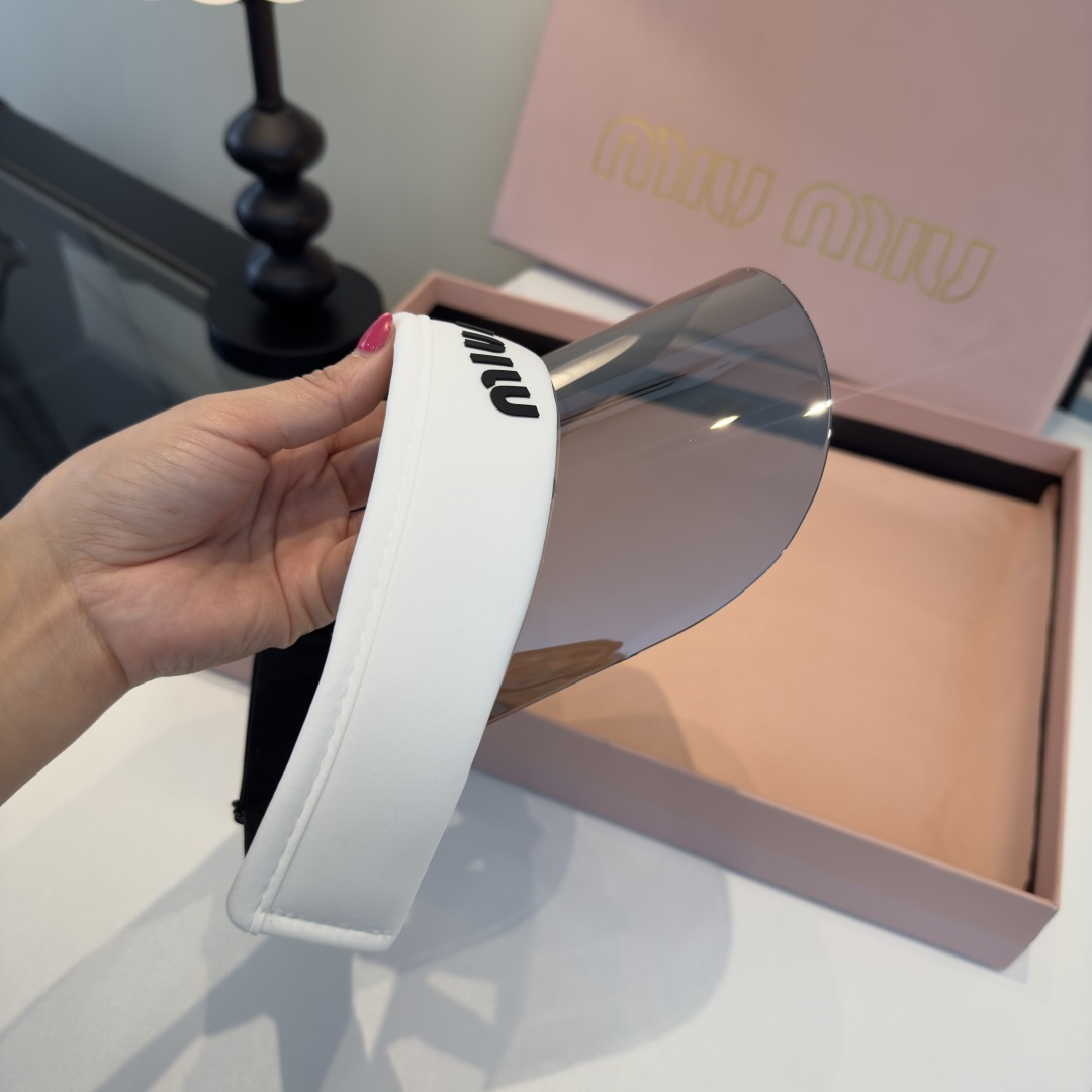 Miu Miu 缪缪miumiu新款空顶遮阳帽，可调节