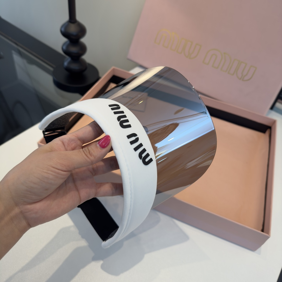 Miu Miu 缪缪miumiu新款空顶遮阳帽，可调节