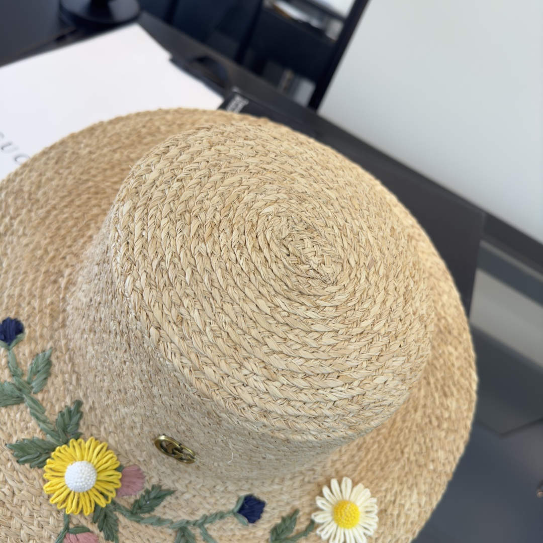 PGucci古奇拉菲草帽，高端定制，手工钩花设计，太有夏天的味道了，头围57cm