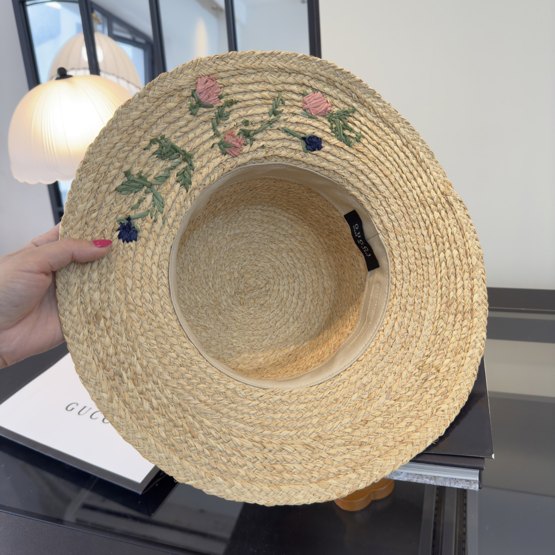 PGucci古奇拉菲草帽，高端定制，手工钩花设计，太有夏天的味道了，头围57cm